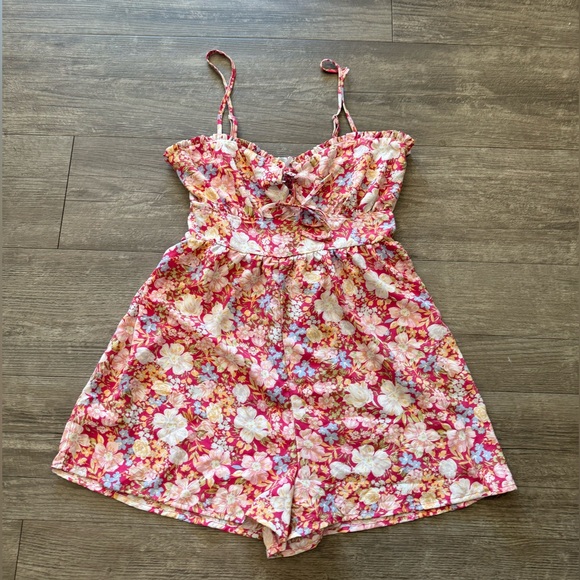 LOVE TREE Emma floral tie front romper ✨ - Picture 5 of 9